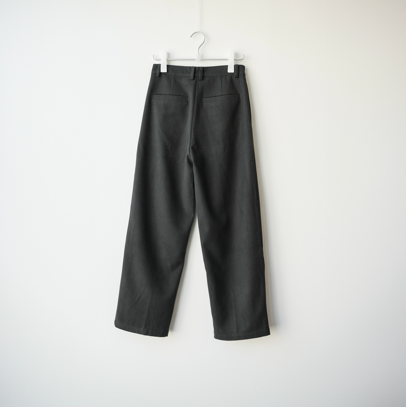 [Limited Sale - Delivery within 1 week] BLUETOWN TWO TUCK PANTS B4012