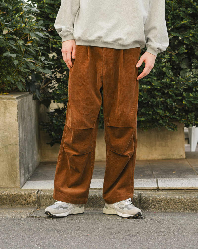 【1週間以内にお届け】 BLUETOWN EASY CORDUROY PANTS B5015