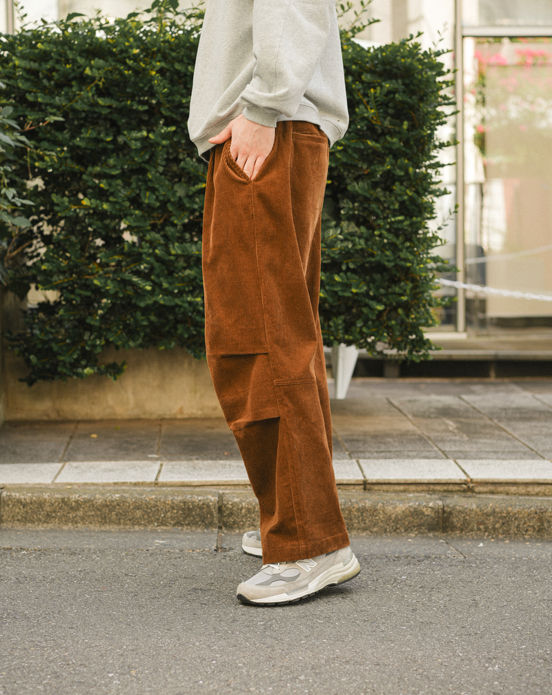 【1週間以内にお届け】 BLUETOWN EASY CORDUROY PANTS B5015