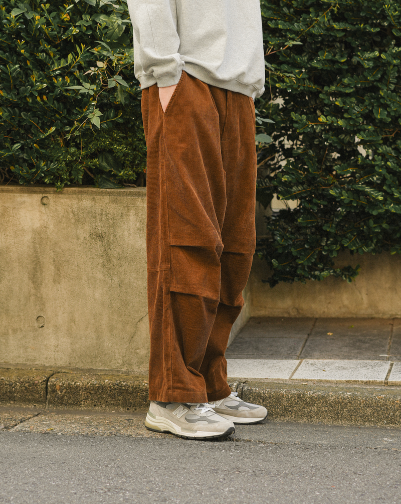 【1週間以内にお届け】 BLUETOWN EASY CORDUROY PANTS B5015